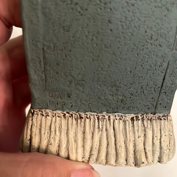 Sarah’s Attic Hattie Sitting on Chair Quilting. Dated 1990, Numbered 317/6000. - Picture 9 of 11